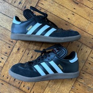 Classic Samba Soccer Black soccer shoe Men’s 6.5 / Women’s 7.5